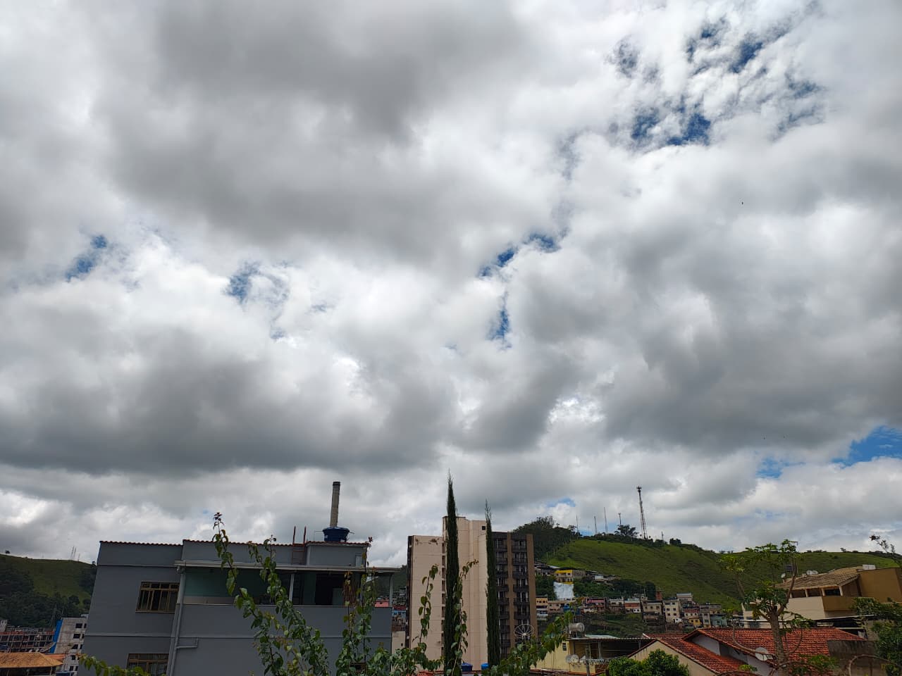 Primeiros dias de Carnaval são marcados por tempo instável em Santos Dumont